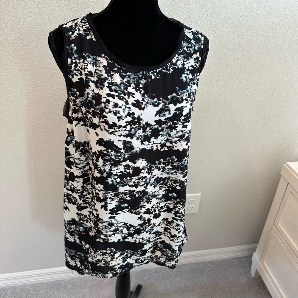Simply Vera Vera Wang Black and White Floral Blouse